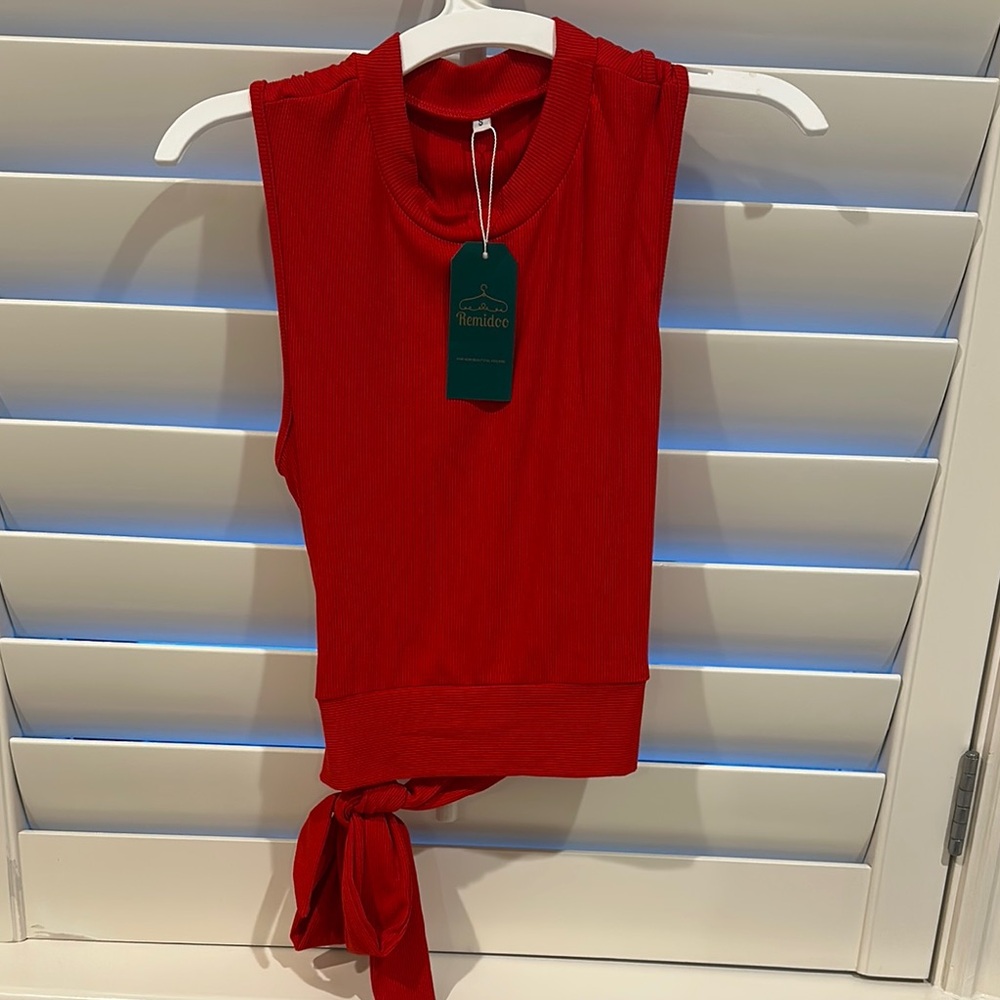 Red Sleeveless Top by